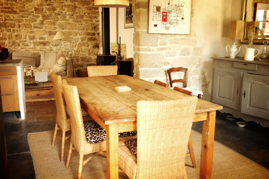 La maison près de l'église / A village house near the church