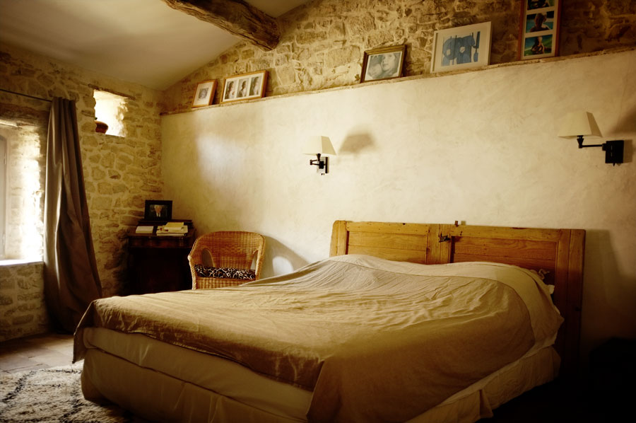 La maison près de l'église / A village house near the church