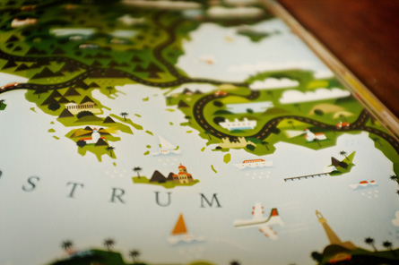 For lovers of maps and their charms : an invitation to travel first in spirit and imagination! "A Map of the World" is a superb collection of maps of continents, countries, cities, neighborhoods and imaginary worlds represented in the form of drawings, symbols, computer graphics, pixels, or characters typographical... A new generation of designers, illustrators and cartographers whose Antoine Corbineau Vesa Sammalisto, Khuan + KTron, Eboy or Family Summerbelle interpret these new visions of the world and delight !
