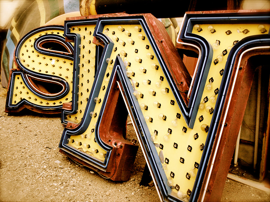 The neon museum of Las Vegas via www.mr-cup.com