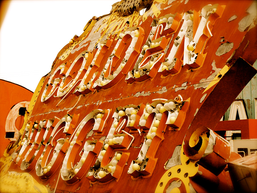 The neon museum of Las Vegas via www.mr-cup.com