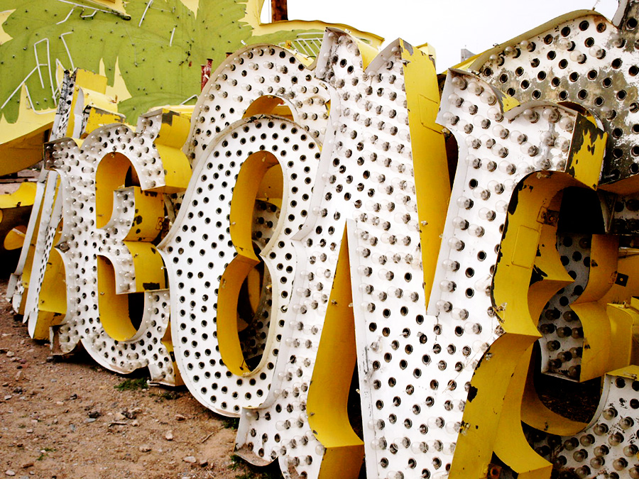 The neon museum of Las Vegas via www.mr-cup.com