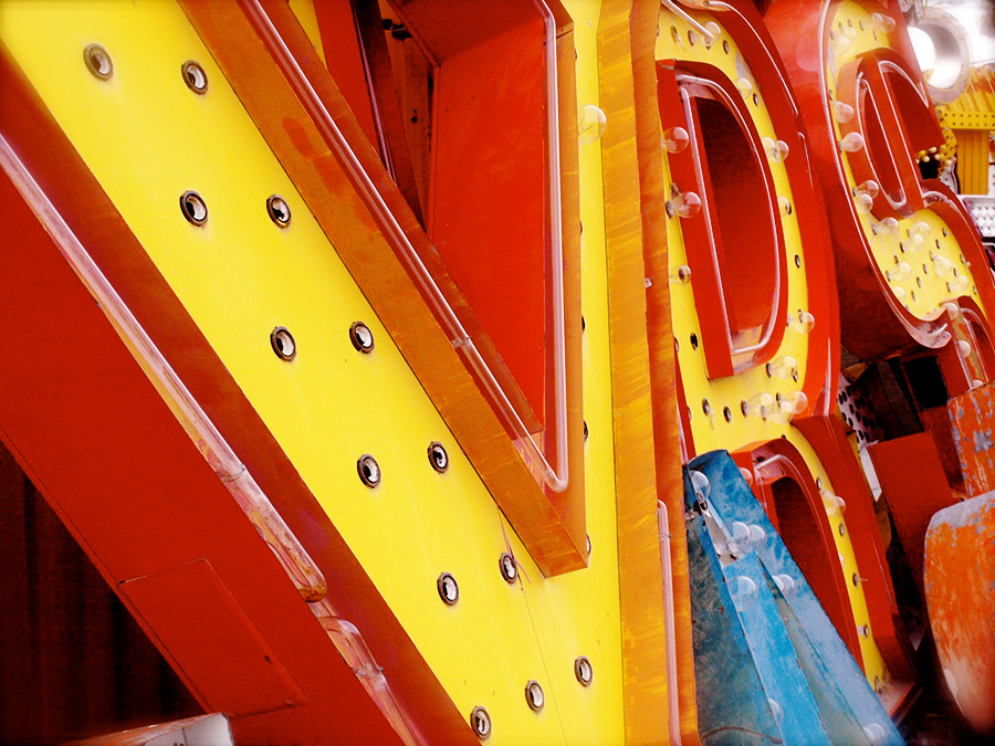 The neon museum of Las Vegas via www.mr-cup.com