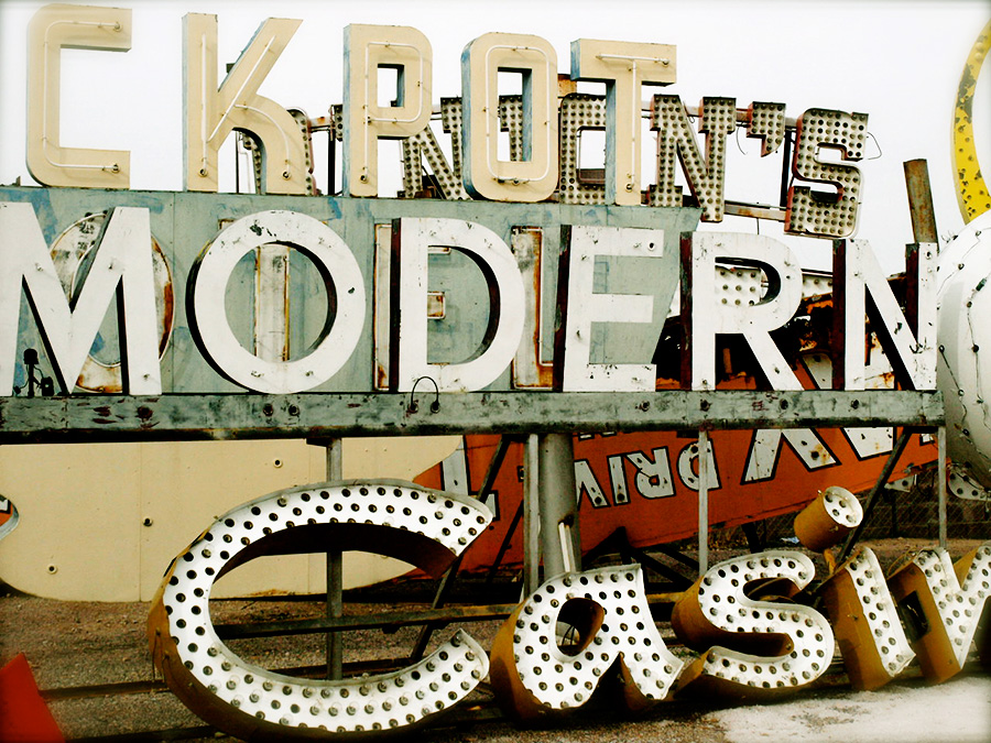 The neon museum of Las Vegas via www.mr-cup.com