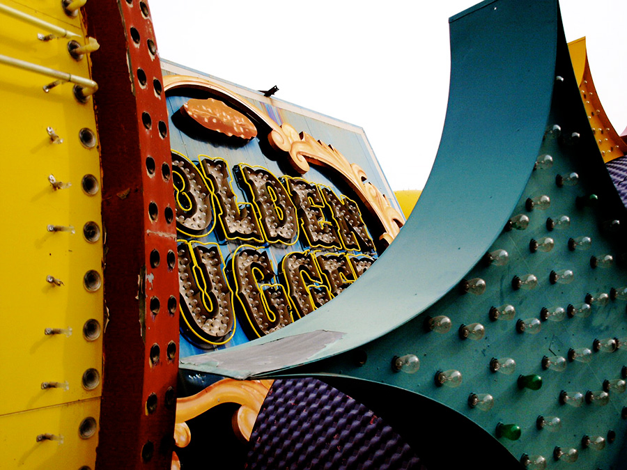 The neon museum of Las Vegas via www.mr-cup.com