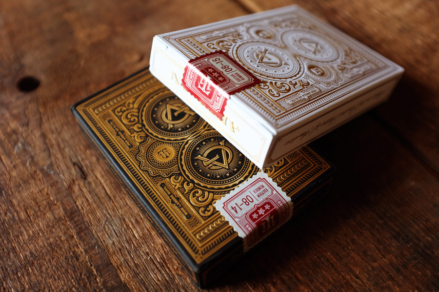 Monarch red playing cards via www.mr-cup.com