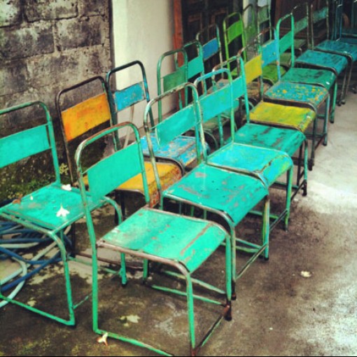 Bali : vintages chairs & Vespa